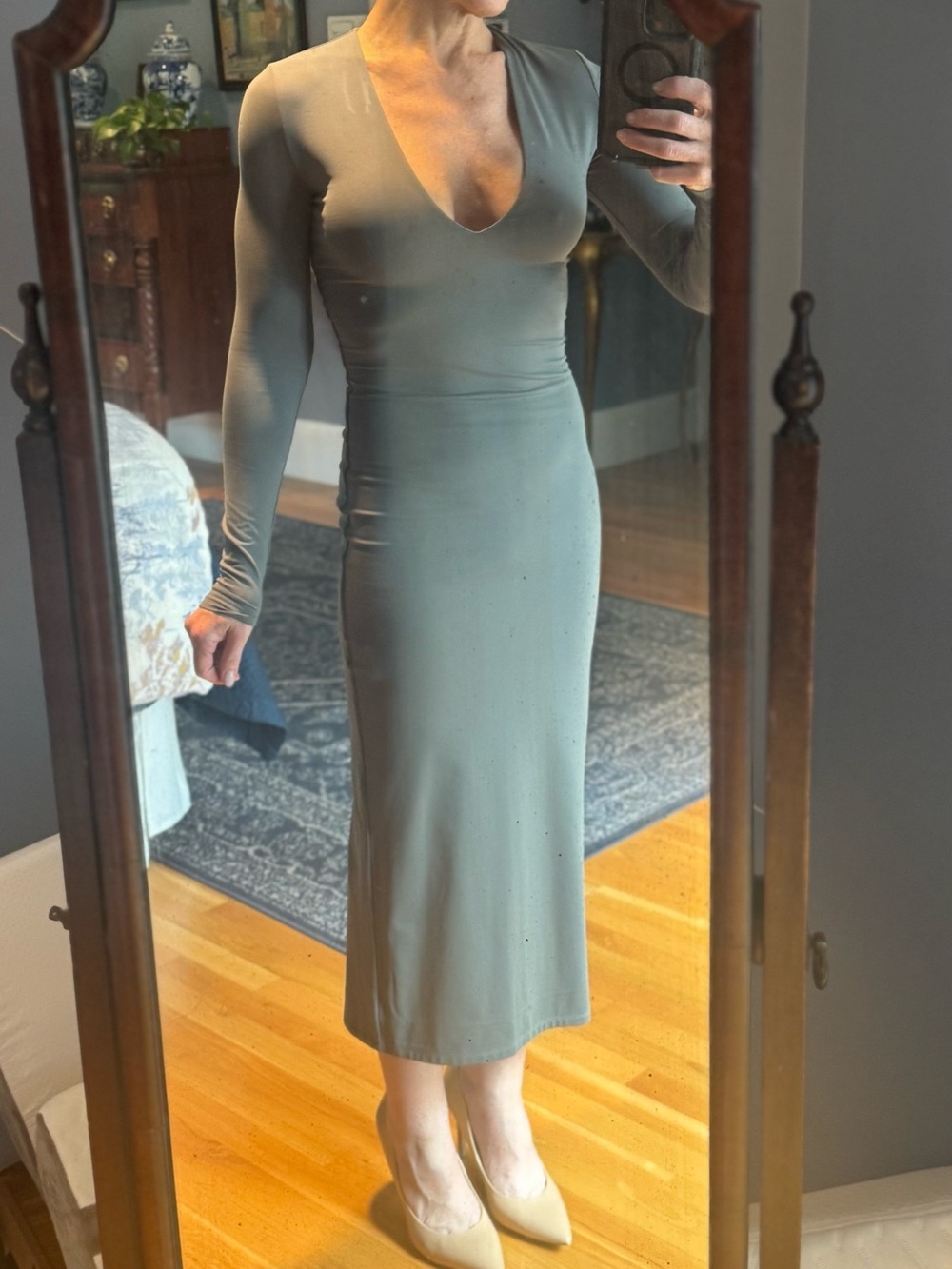 Aritzia Gray Long-Sleeve contour Midi Dress